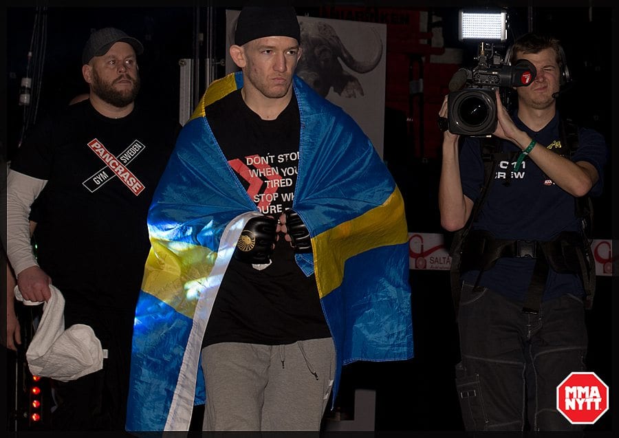 Jonathan_Svensson_Derek_Gauthier_Superior_Challenge_XI_2014_29_11_MMANytt_Foto_Micha_Forssberg_002