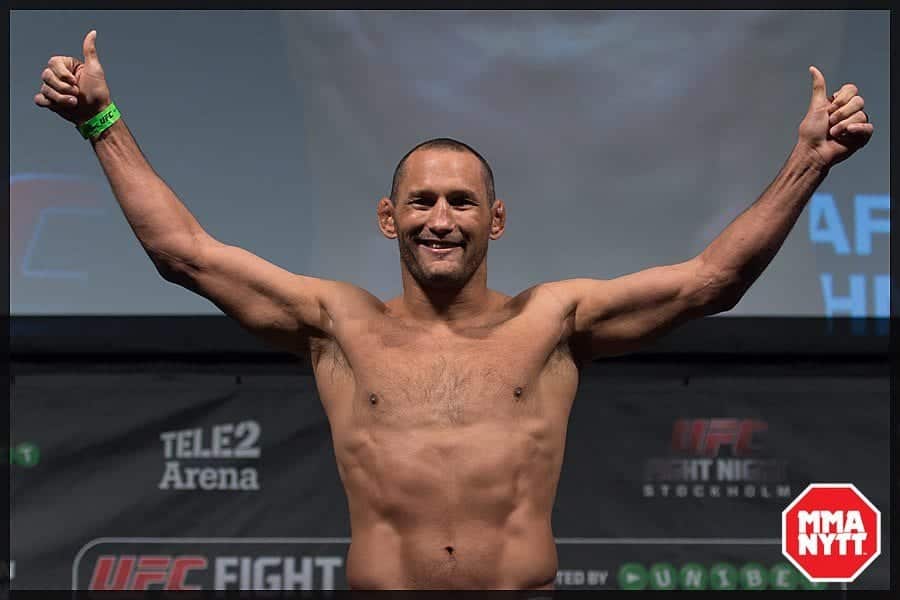 UFC_on_Fox_14_weigh_in_ Dan_Henderson_Gegard_Mousasi_02