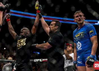 Alexander-Gustafsson-vs-Jon-Jones26-980×700