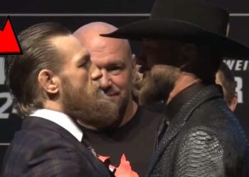 conor mcgregor cowboy staredown 1