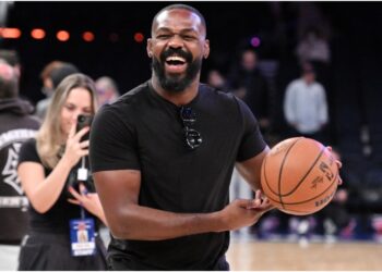 Jon Jones imponerar med historisk seger – Rogan hyllar "Trump-dansen"