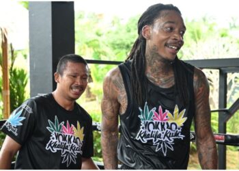 Wiz Khalifa tränar med bantamviktsmästaren i Thailand