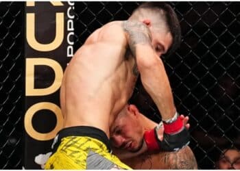 Joel Alvarez KNOCKAR Klose med ett flygande knä