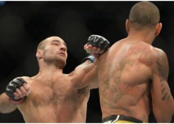 Alex Pereira i Sean Stricklands hörna under UFC 312