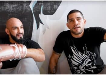 Alex Pereira sparras med Karate Combat-presidenten
