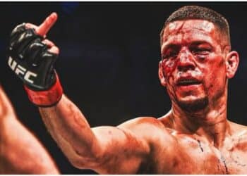Nate Diaz, blodig och räcker finger