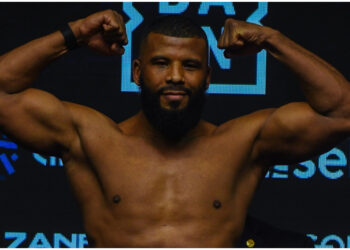 Badou Jack KONTROLLERAR Mikaelian - BEHÅLLER BÄLTET