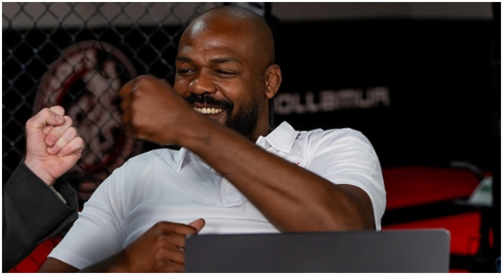 Jon Jones spekulerar kring en potentiell comeback.