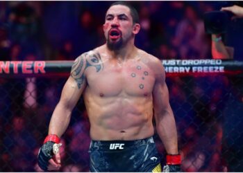 Robert Whittaker under en UFC-match i oktagonen