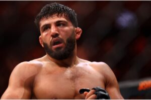 Arman Tsarukyan i UFC-buren efter match