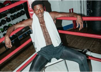 Costas Nanga i boxningsringen under gala i Danmark