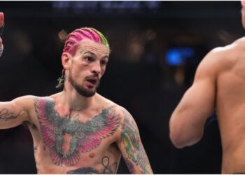 Sean OMalley i buren under UFC 324