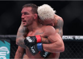 Charles Oliveira under presskonferens infor UFC