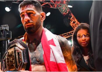 Ilia Topuria i oktagonen under UFC-match