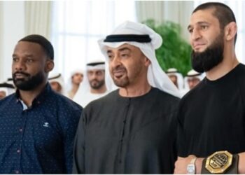 Khamzat Chimaev och Alan Finfou i hornet