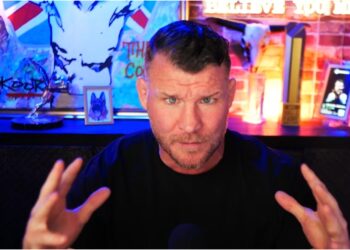 Michael Bisping talar under UFC-event