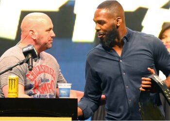 Jon Jones under fan event i New Hampshire