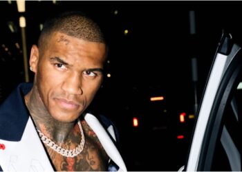 Conor Benn och Dana White star bredvid varandra