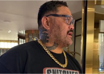 mark hunt under match i buren