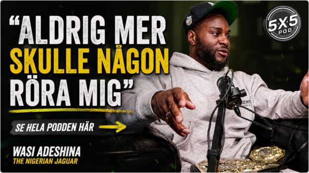 wasi adeshina sitter i podcaststudio med mastarbalte